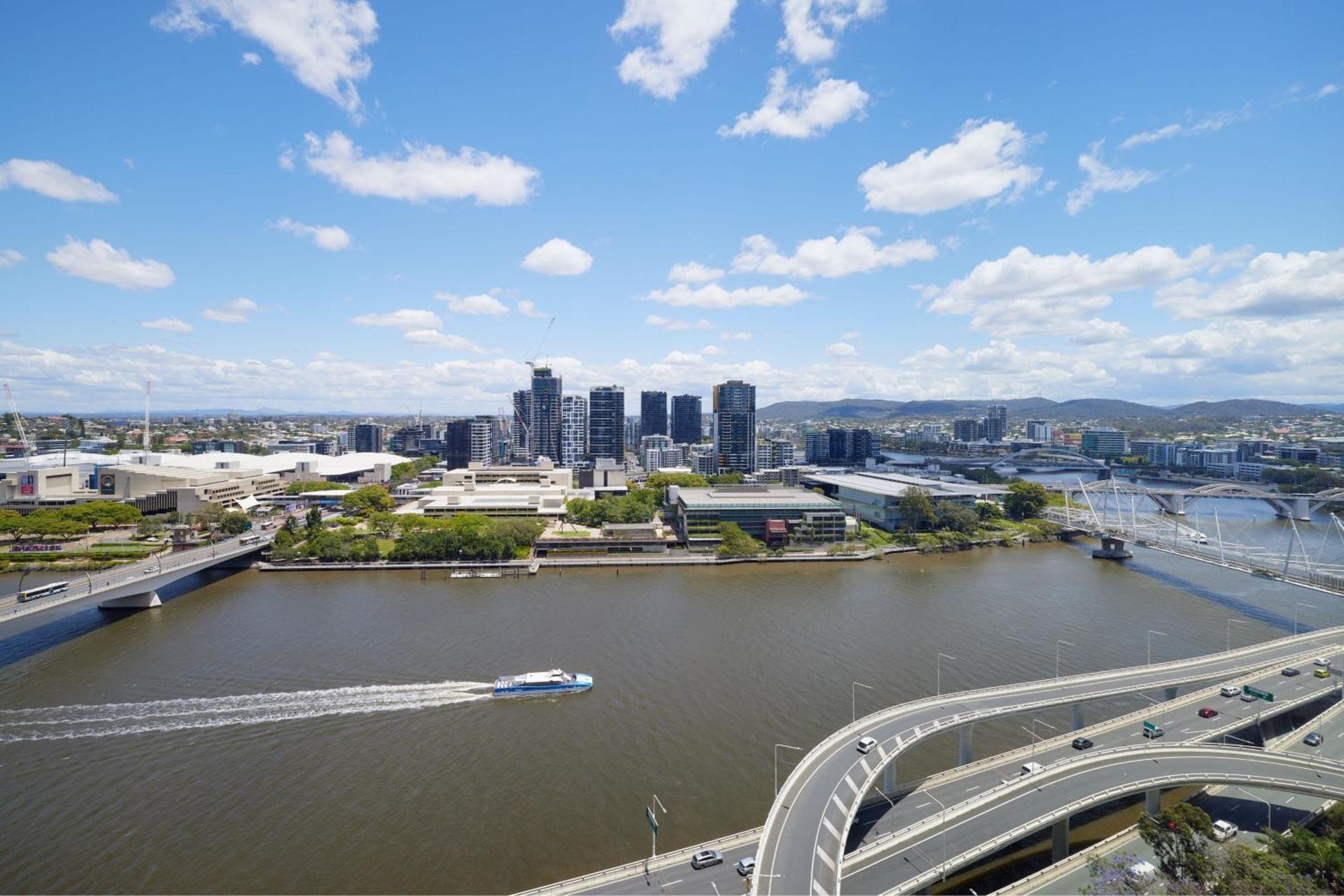 מלון W בריסביין מראה חיצוני תמונה Aerial view of the River City skyline